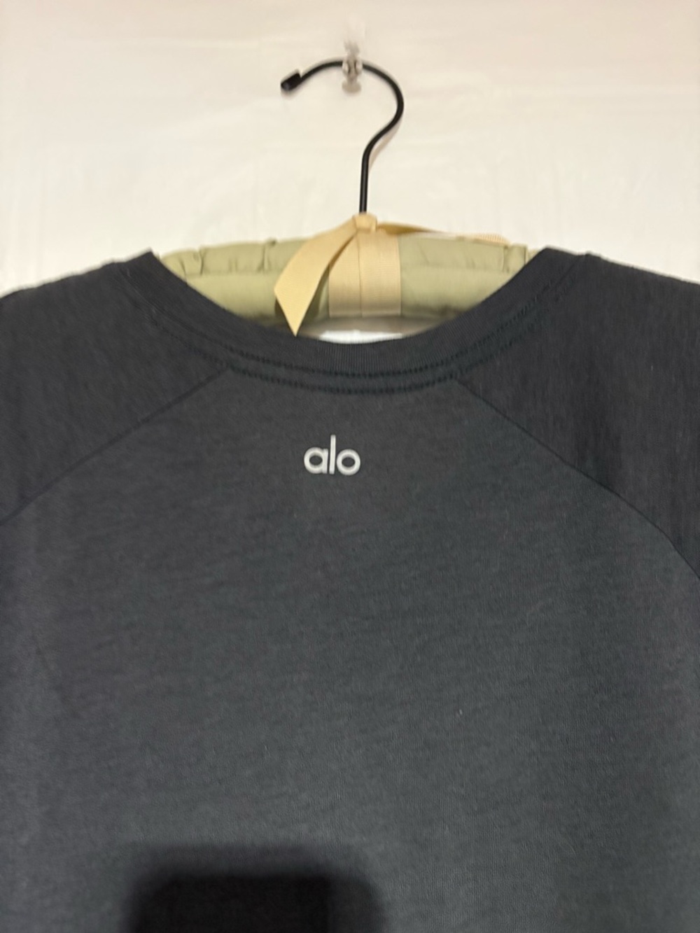 ALO Yoga Short Sleeve Tee in Charcoal Gray